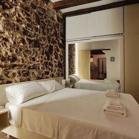 Old Town Apartment *